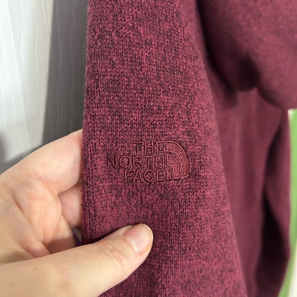 The North Face Crescent Sunshine Fleece Hoodie pullover Size Medium. Burgundy - Picture 9 of 14